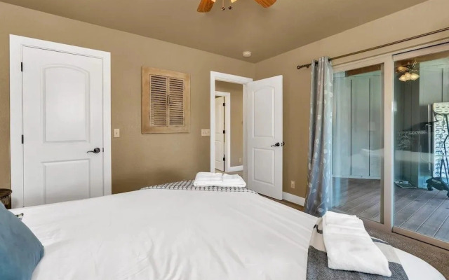 Bass Lake Beauty! 4 BDR Sleeps 16, Lakefront Views