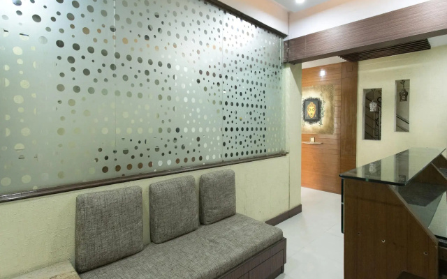 OYO 10378 Hotel Royal Embassy