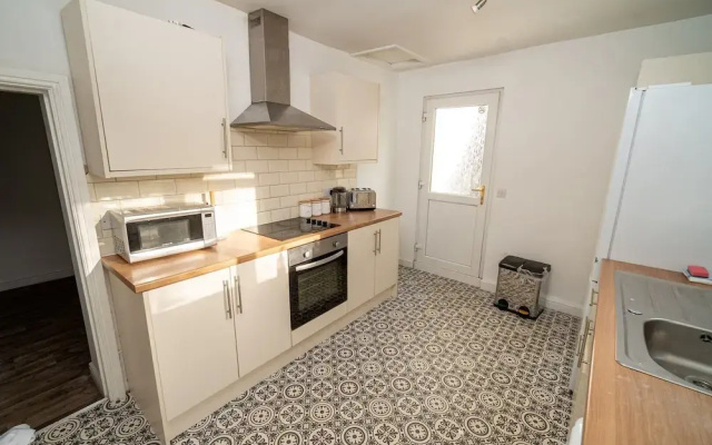 Cosy 3-bed House Walk to Swansea Stadium