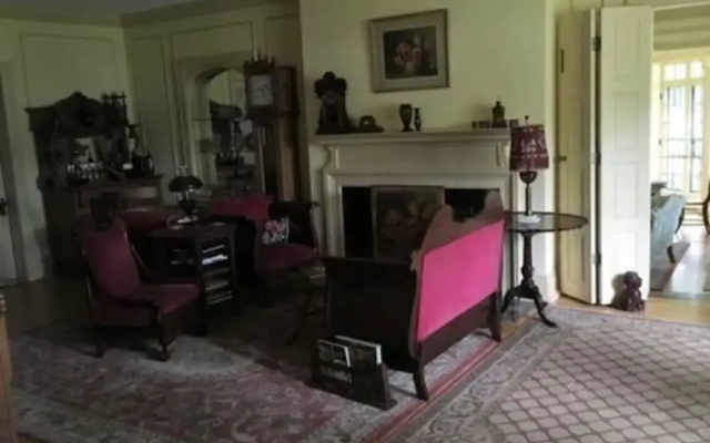 Hallett House Bed & Breakfast