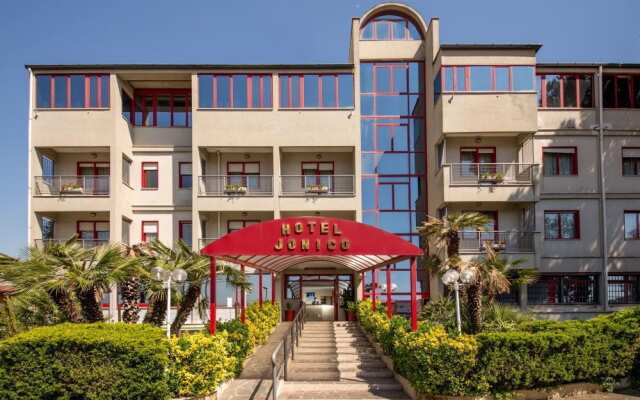 Hotel Jonico вид на фасад