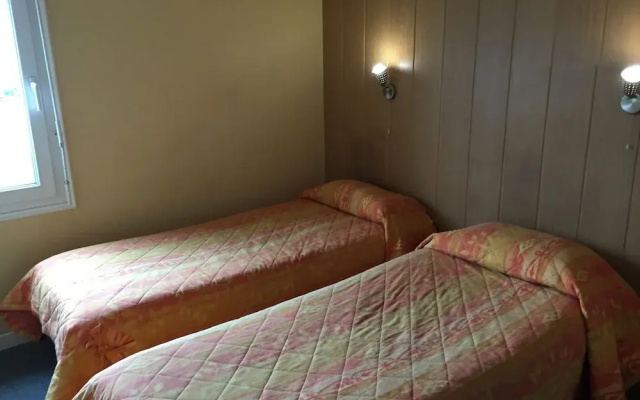 Fasthôtel Paris Ouest - Plaisir