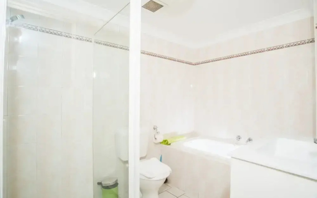 Spacious & Cozy Apartment In Heart Of Redfern