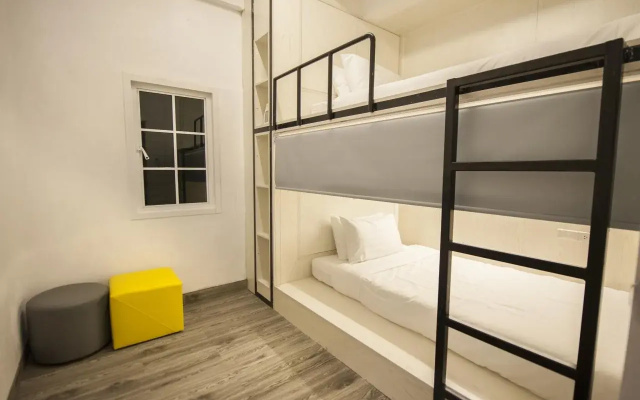S7 Hostel