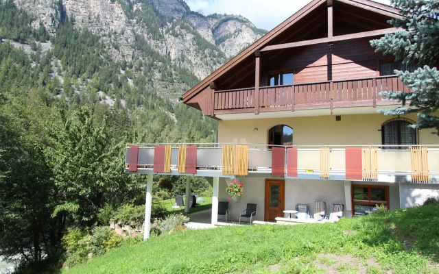 Spacious Apartment in Saint Niklaus near Mattertal Ski Area