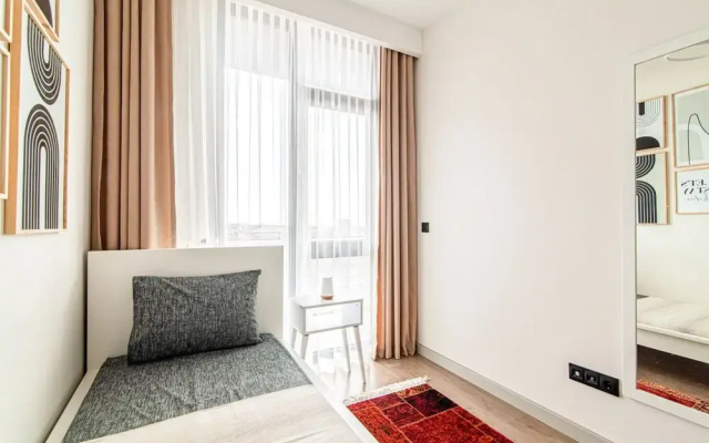 Dreamy Flat Close to Shopping Malls in Avcilar