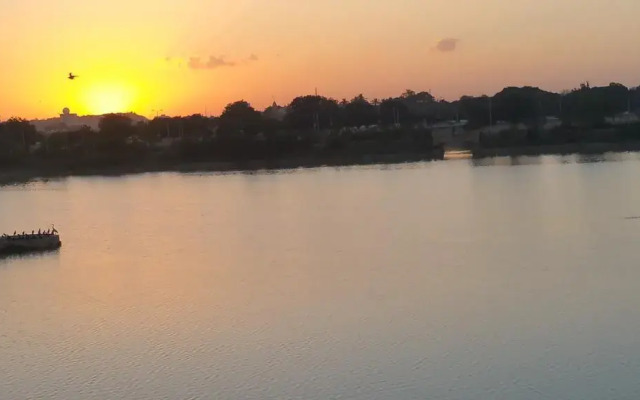 Hotel Shiv lake