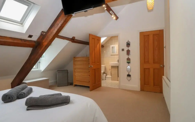 Apartment 2, Gorwel Glas