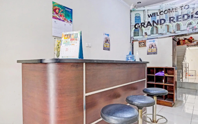 OYO 90544 Grand Redisa