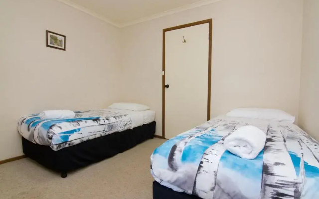 Alrima Lodge, Bright