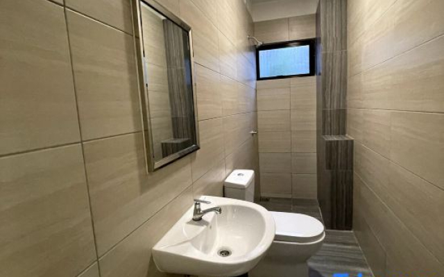 5 Bedrooms Residential Home With Free Wifi