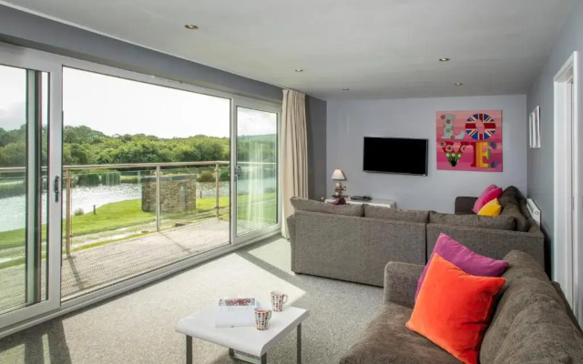 PointBreak Sleeps 12 with hot tub-Great celebration house-Dog friendly
