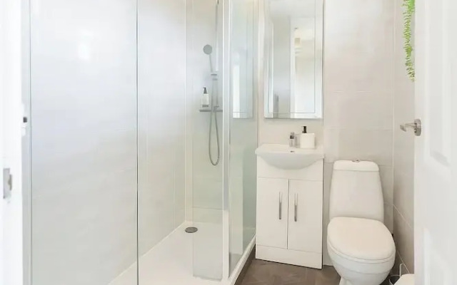 2 Bed Apartment - Sleeps 4 - Parking - Wifi
