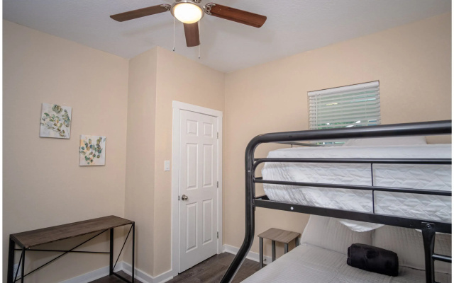 3BR 2BA Remodeled House Near Downtown