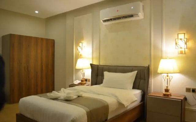 Larissa Suites