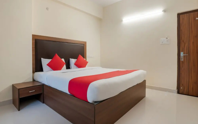 OYO 28637 Gokul Grand