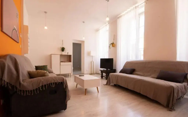 LA FONTAINE NEUVE-AVALLON-5 PERSONNES-1 CHAMBRE-3 LITS-parking-wifi