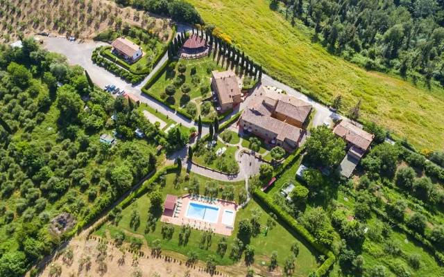 Borgo Collelungo, Apartments in Montaione