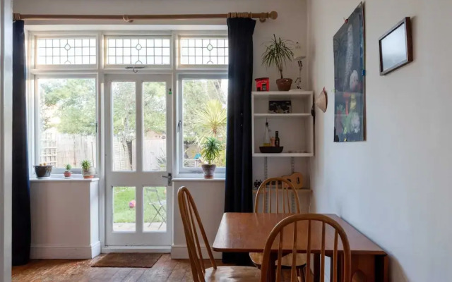 Lovely Home for 2 Near Station