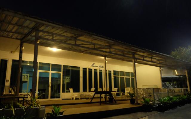 Отель Marina Boat House вид на фасад