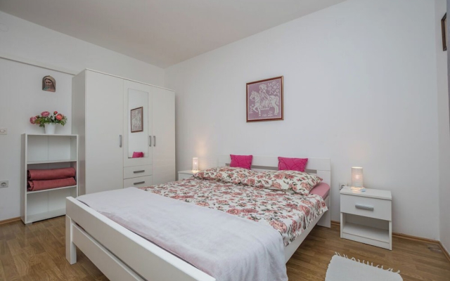 Apartment Neva