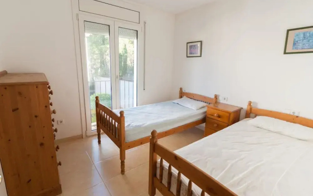 Pretty Holiday Home in L'escala With Swimming Pool
