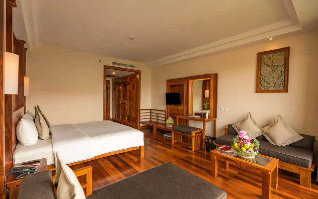 Angkor Miracle Reflection Club
