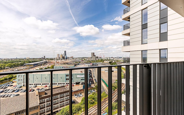Sky-High Studio with Stunning Views