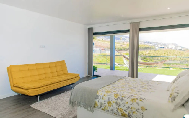 House - Sleeps 3, Free Parking, Garden & Jacuzzi