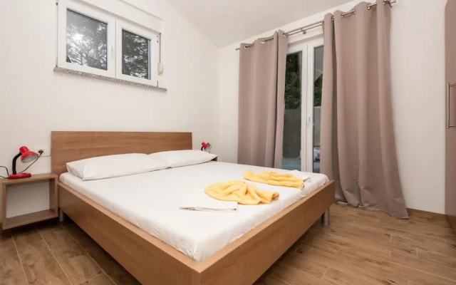 Amazing Apartment in Drvenik With 1 Bedrooms and Wifi