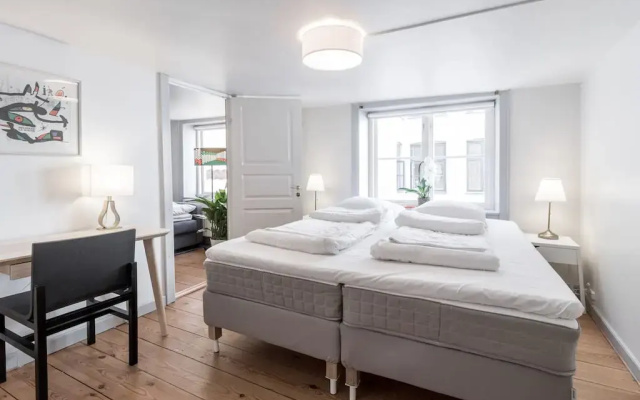 ★Apt. Centrum of CPH, 50M to Metro, w. Balcony!★