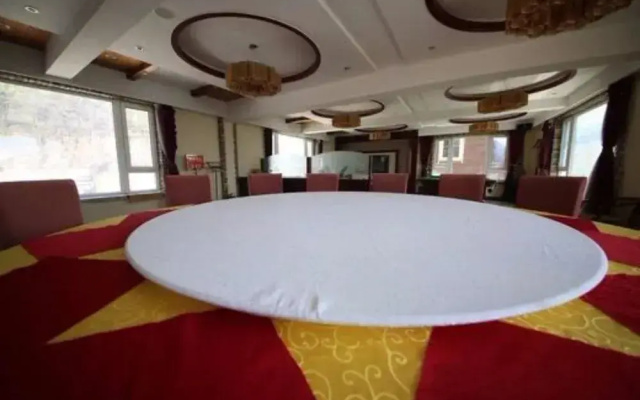 Yanwoling Garden Hotel