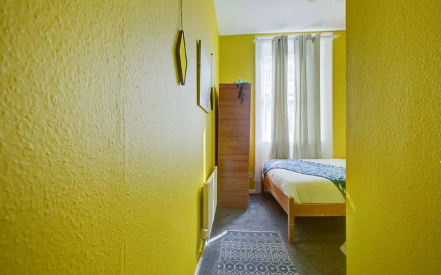 Inviting 2-bed Budget Apartment in London