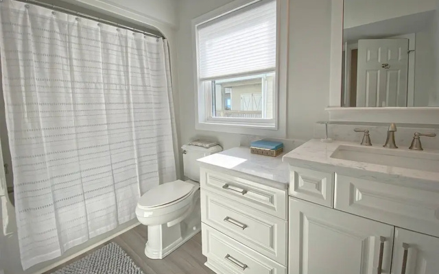 Aqua Vista by Sea Scape Properties