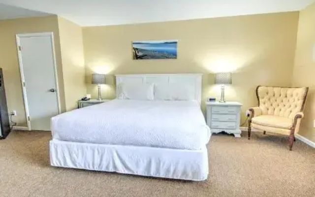 East Shore Lodging