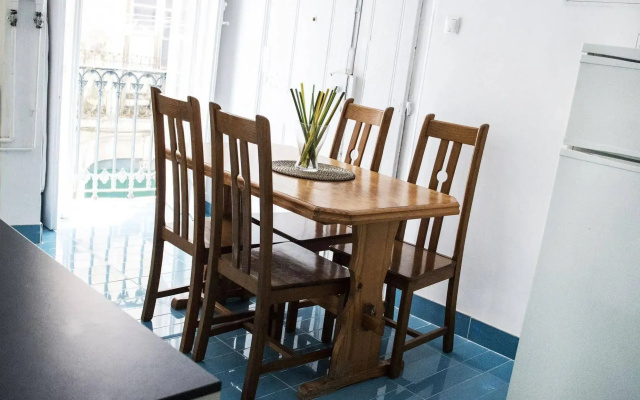 Locals Hostel & Suites