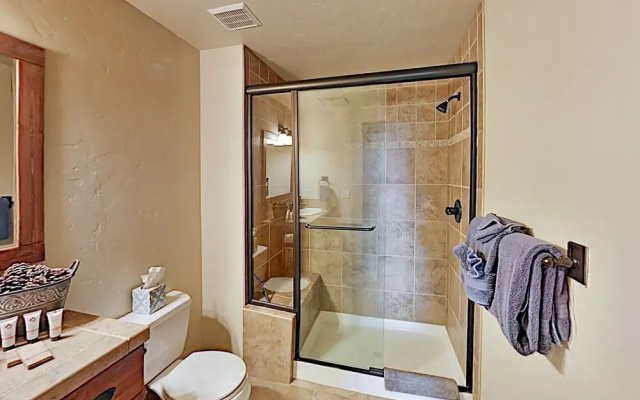 67cpcc10 2 Bedroom Condo