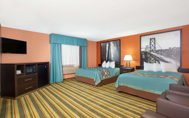 Super 8 by Wyndham Chico
