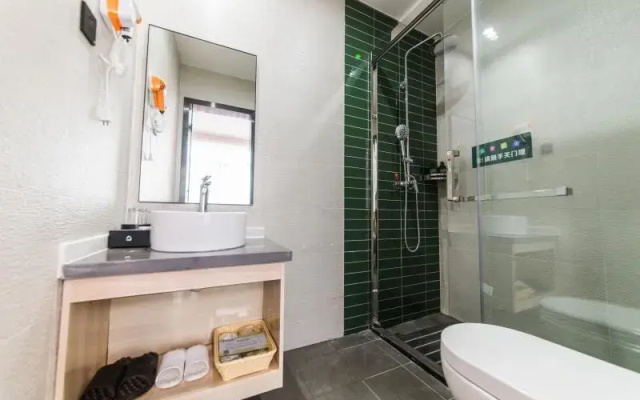 GreenTree Inn Express Neijiang Zizhong County China Railway City Center