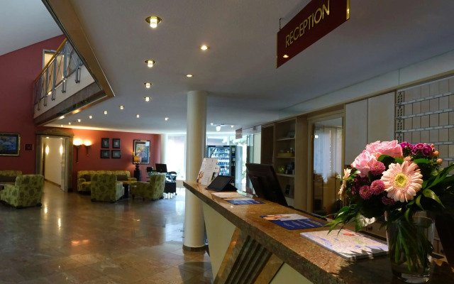 Отель Plaza Inn Schmoeker-Hof
