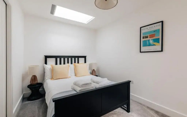 Redland Stay In Bespoke Home 2 of 2