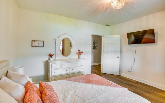 Charming Cadillac Retreat w/ Private Hot Tub!