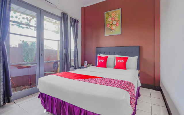 OYO 90064 Hotel Salon Fora & Cafe
