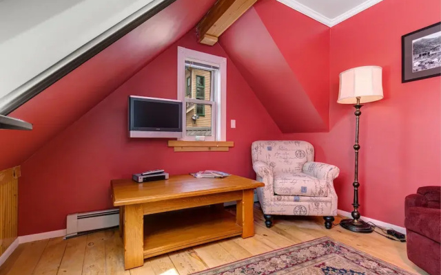 Ontario Park City bungalow