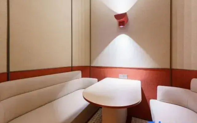 Ni Hao Hotel (Dalian Donggang musical fountain Square)