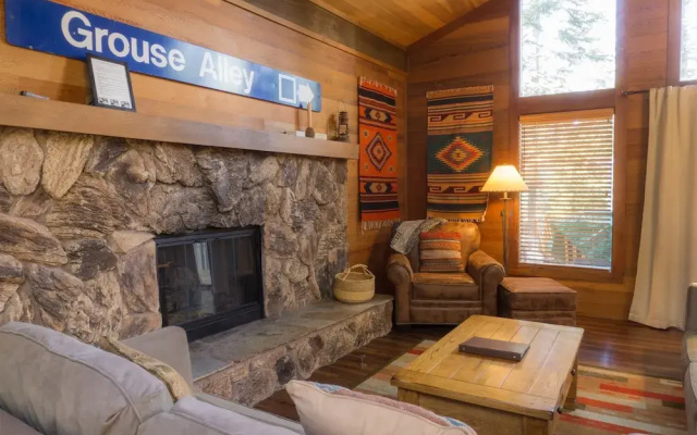 1302 Indian Hills