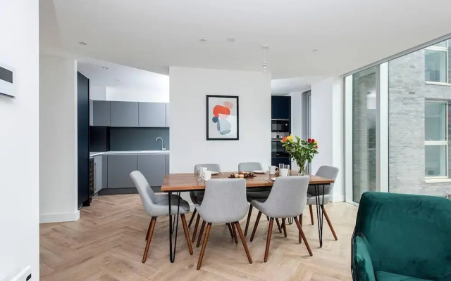 Lovely, Modern 3BR Apartment in City Centre.