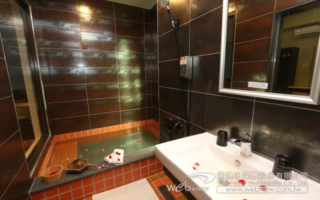 Ruo Shui Hotspring Hotel