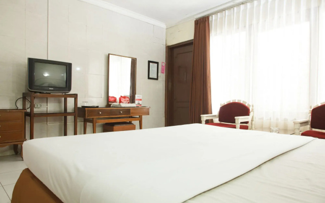 RedDoorz Near Tunjungan Plaza