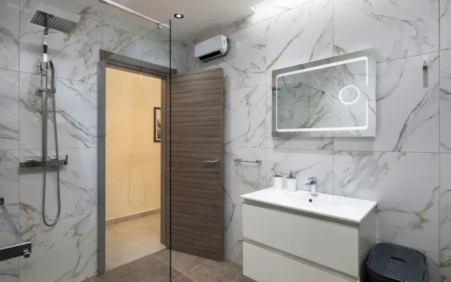 Modern Stylish 2BR APT With 2 Balconies